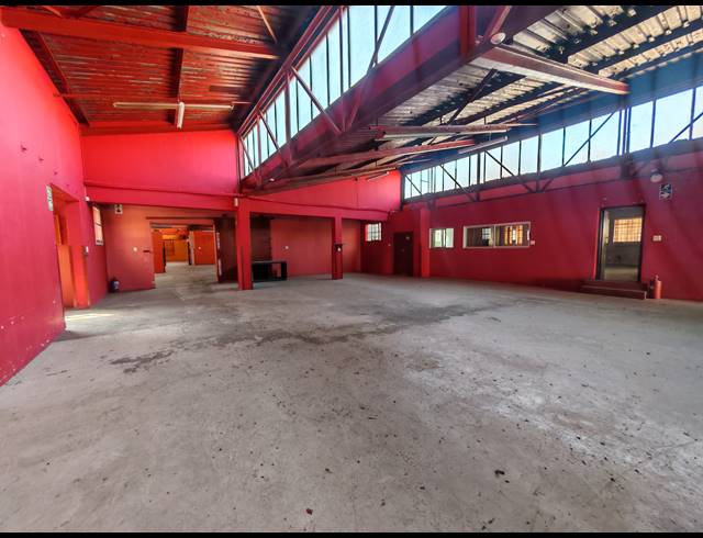 1,963M² WAREHOUSE FOR SALE IN BOOYSENS RESERVE